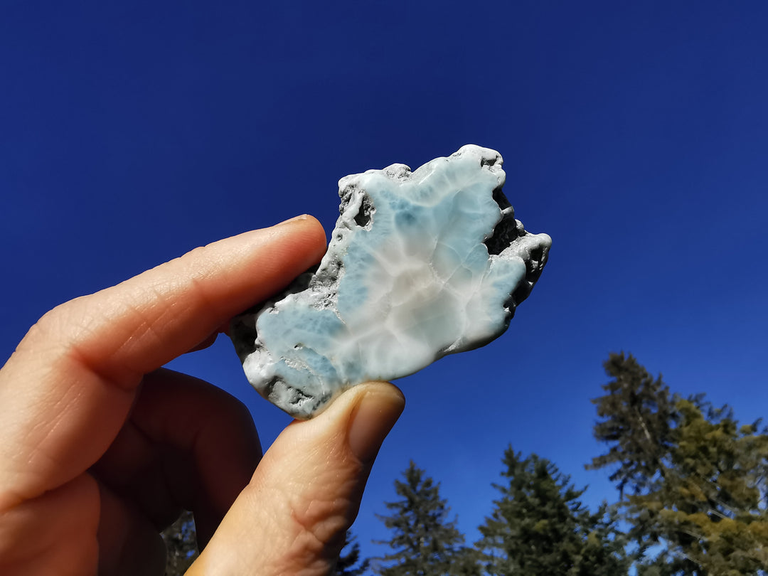 Larimar (Rohsteine teilweise poliert, Taschensteine)