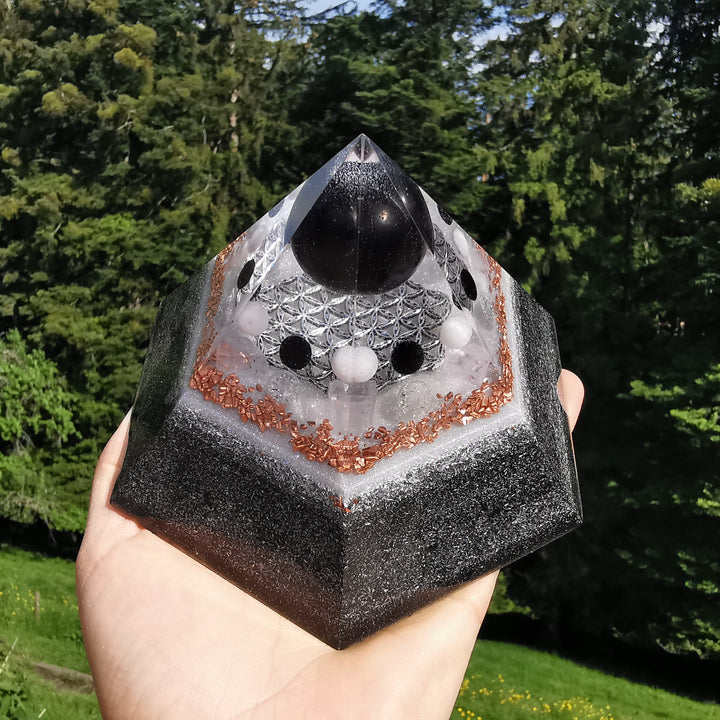 Orgone Hexagonal Pyramide EMF-SCHUTZ & ZENTRIERUNG 15cm