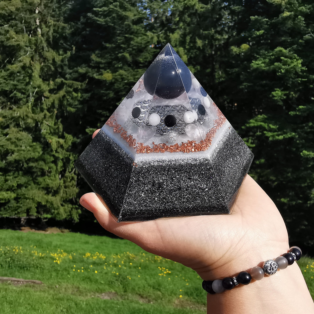 Orgone Hexagonal Pyramide EMF-SCHUTZ & ZENTRIERUNG 15cm