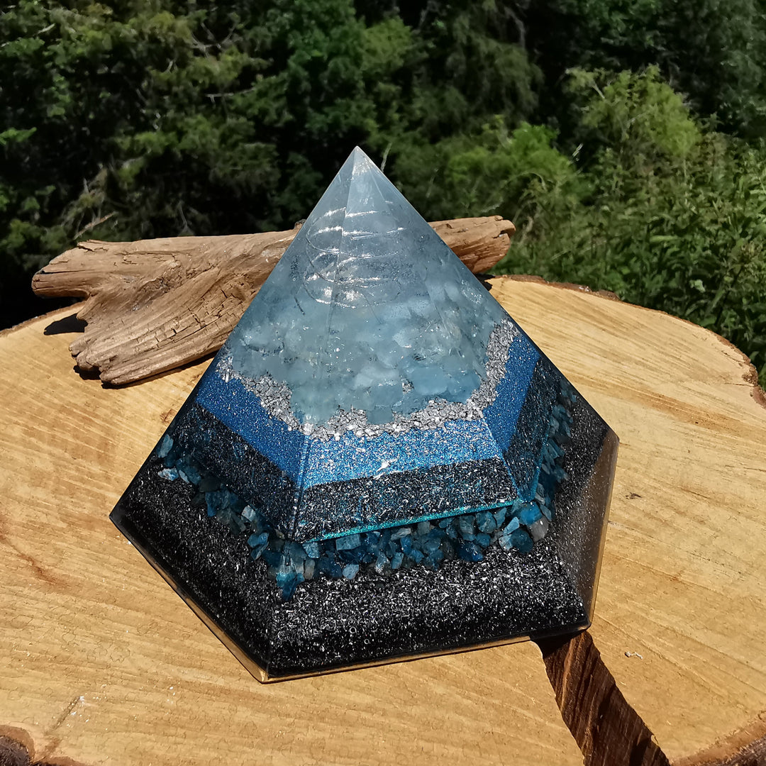 Orgone Hexagonal Pyramide MEDIALITÄT 15cm