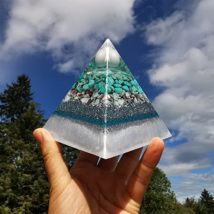 Orgone Pyramide RUHE & GEBORGENHEIT 9.5cm