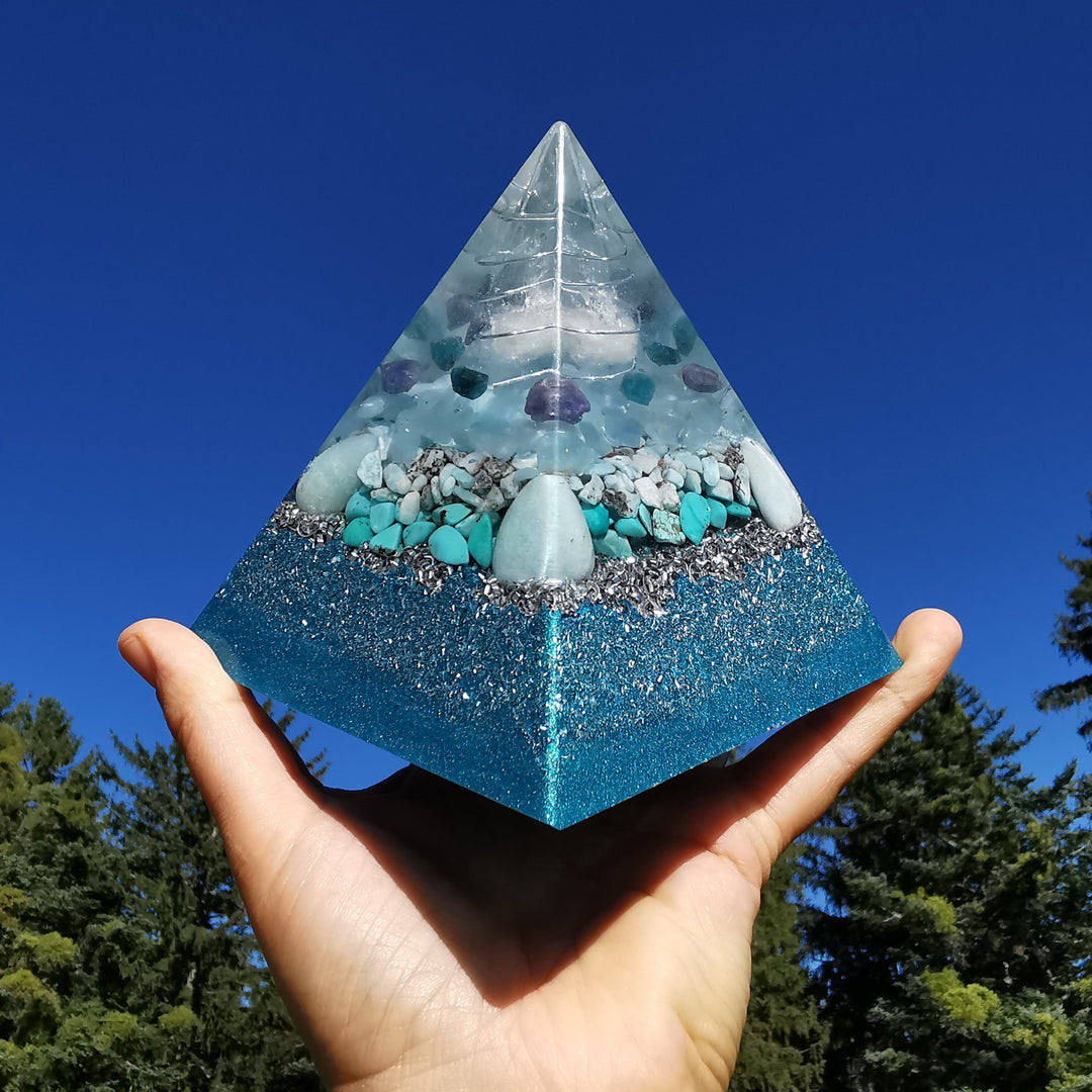 Orgone Pyramide LICHT VOLL 11cm