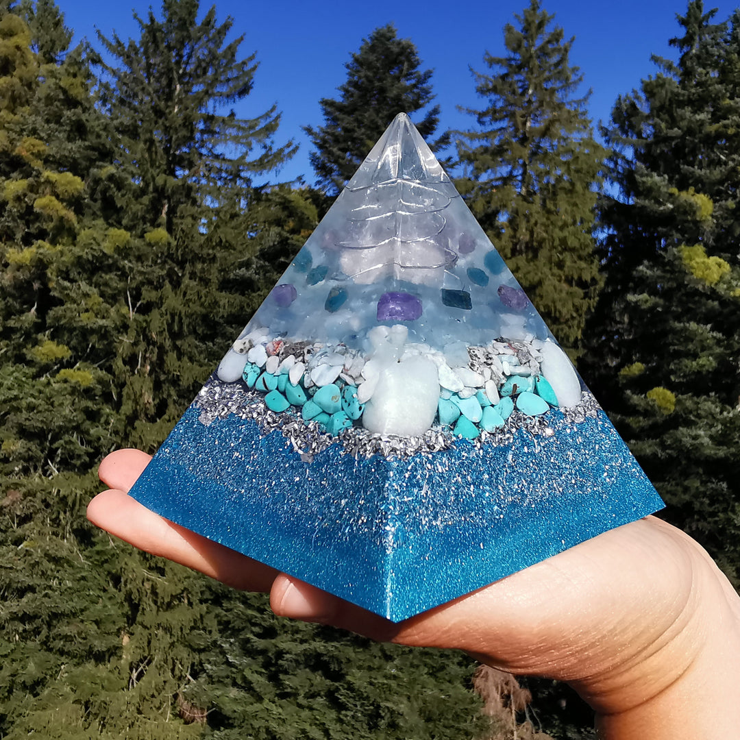 Orgone Pyramide LICHT VOLL 11cm