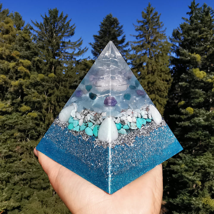 Orgone Pyramide LICHT VOLL 11cm