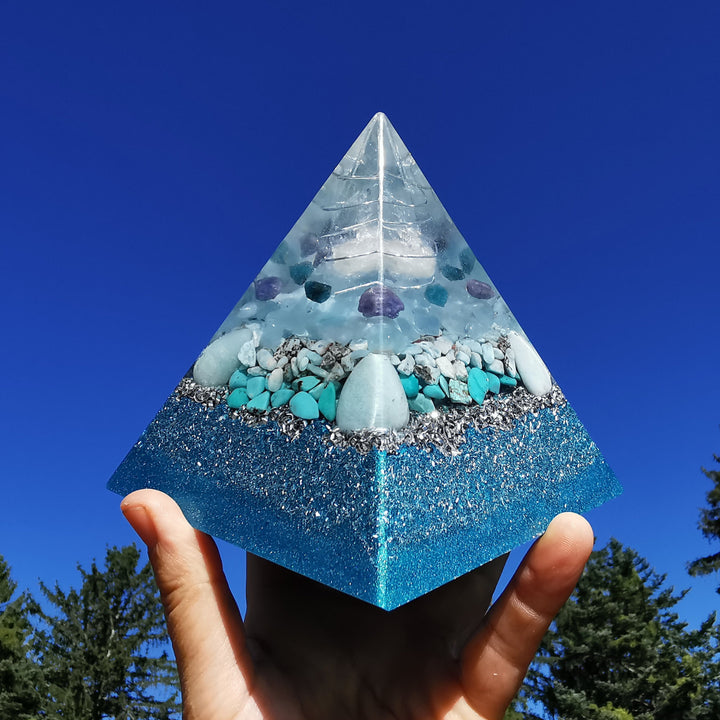 Orgone Pyramide LICHT VOLL 11cm