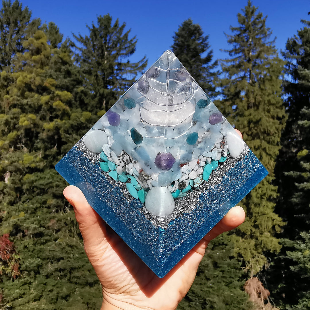 Orgone Pyramide LICHT VOLL 11cm