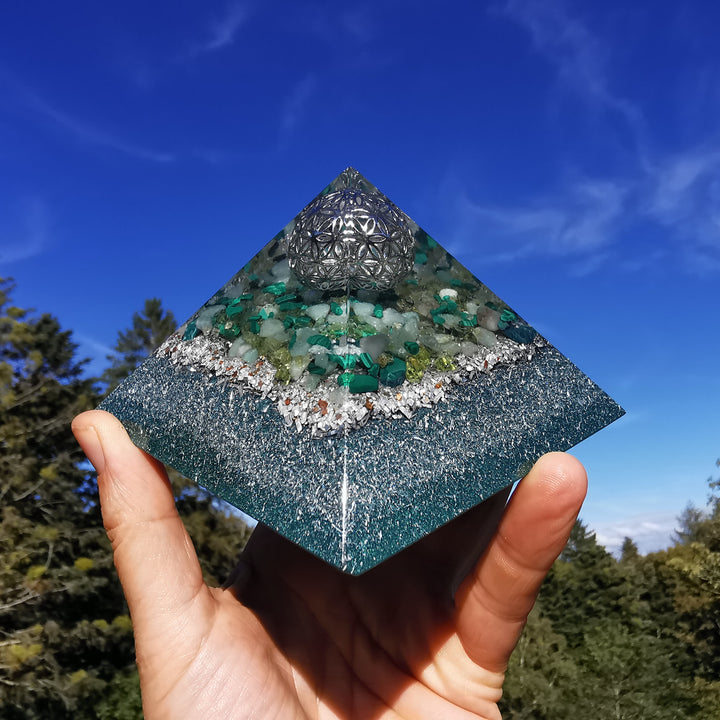 Orgone Cheops Pyramide NEUBEGINN 9.5cm silber