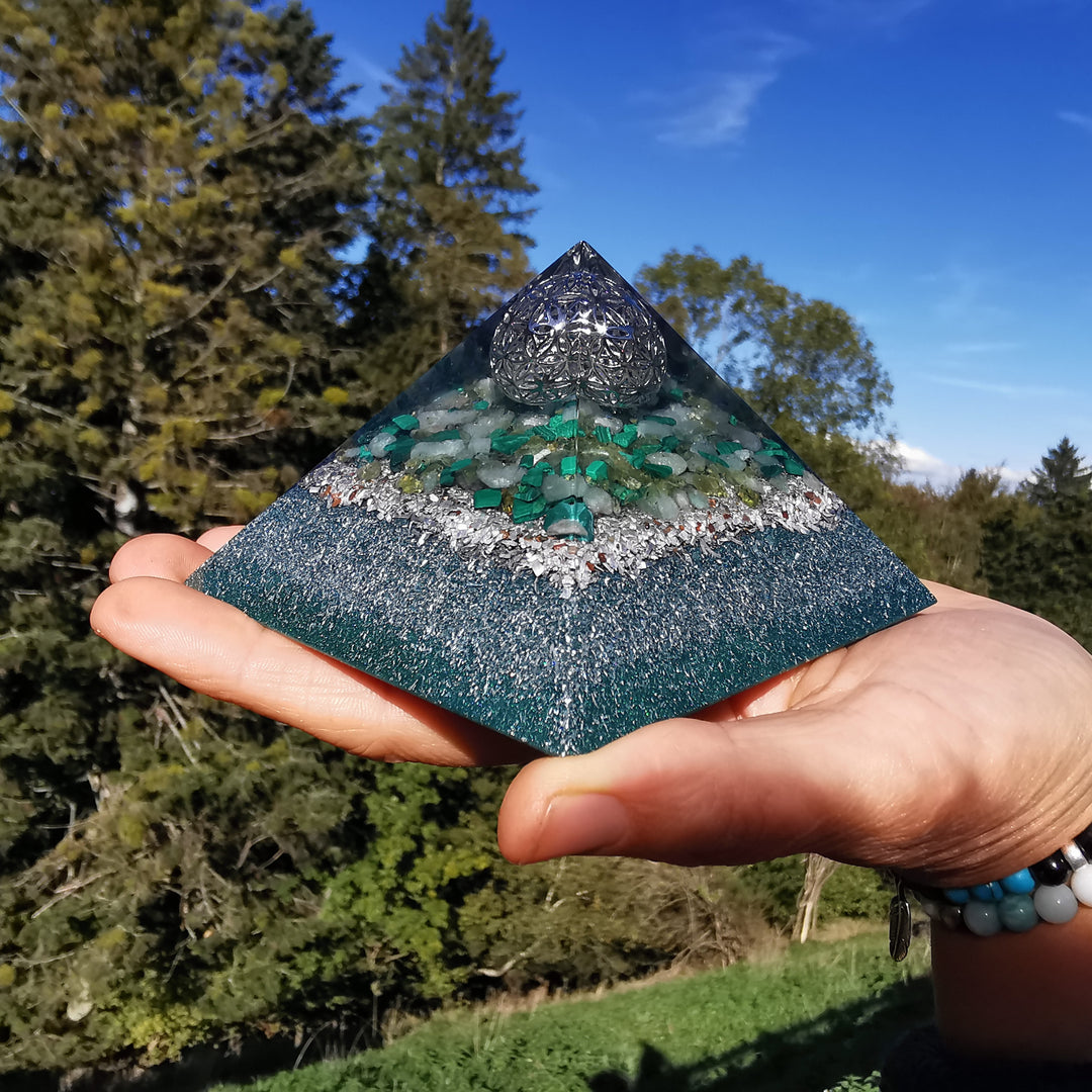 Orgone Cheops Pyramide NEUBEGINN 9.5cm silber