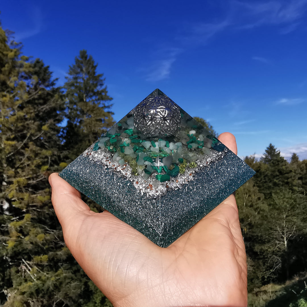 Orgone Cheops Pyramide NEUBEGINN 9.5cm silber