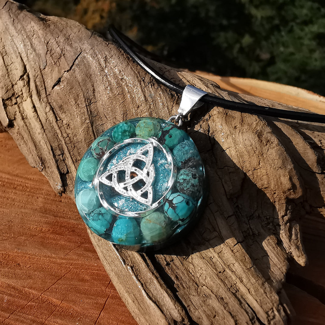 Orgone Anhänger TRIQUETRA mit Türkis S925 Bail