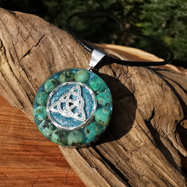 Orgone Anhänger TRIQUETRA mit Chrysokoll-Diorit S925 Bail