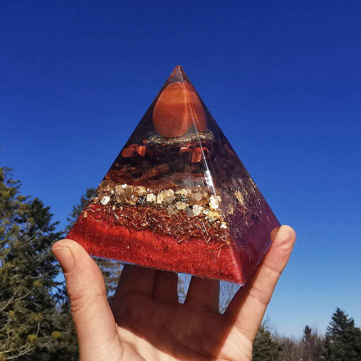 Orgone Pyramide LEBENSKRAFT, MUT & STÄRKE 9cm