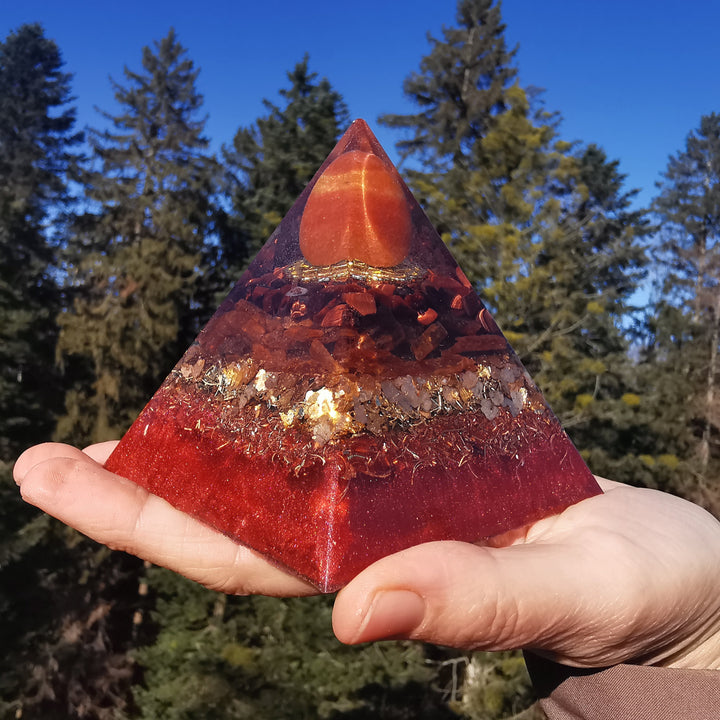 Orgone Pyramide LEBENSKRAFT, MUT & STÄRKE 9cm