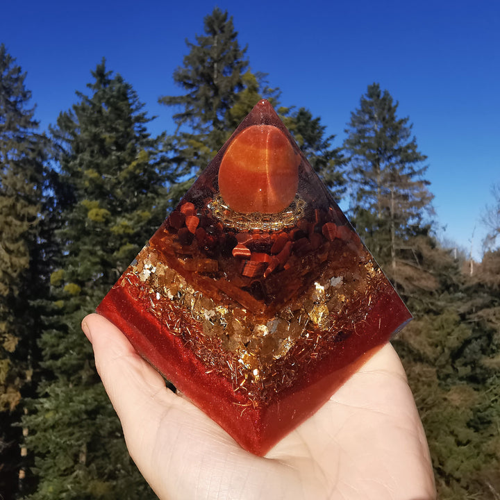 Orgone Pyramide LEBENSKRAFT, MUT & STÄRKE 9cm