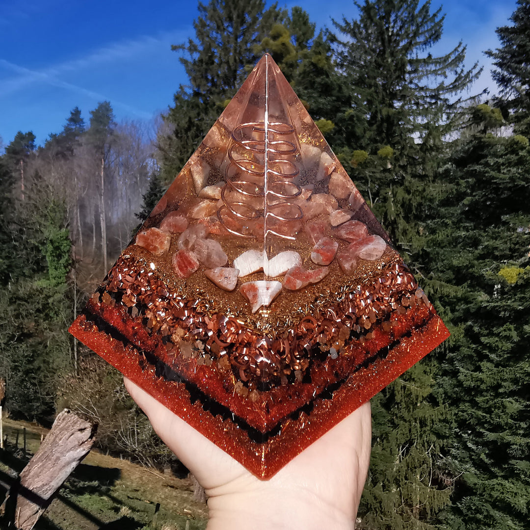 Orgone Pyramide LEBENSFREUDE Himalaya Quarz Sonnenstein Schungit 1.8kg 15cm