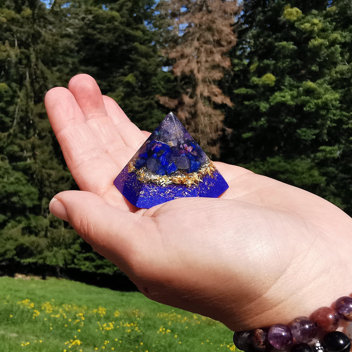 Orgone Hexagonal Pyramide DRITTES AUGE Osilio Amethyst Sugilith Tansanit Lapislazuli