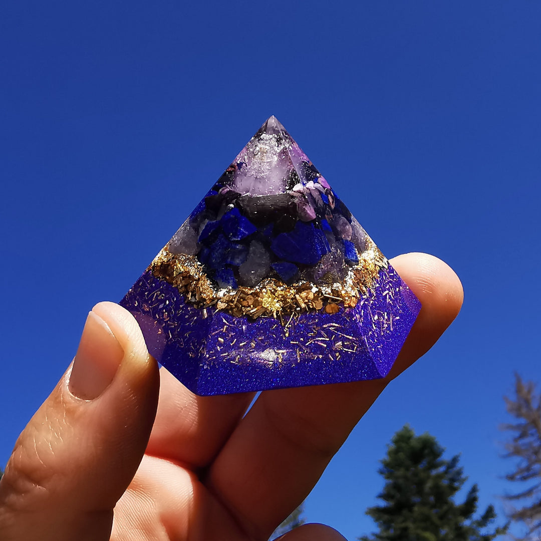 Orgone Hexagonal Pyramide DRITTES AUGE Osilio Amethyst Sugilith Tansanit Lapislazuli