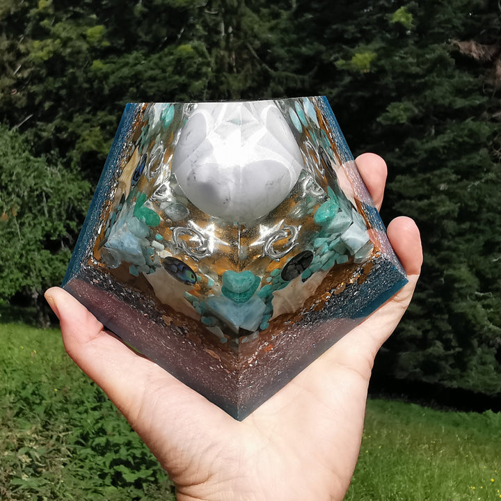 Pentagonal Pyramide SPIRIT OF ATLANTIS 13cm