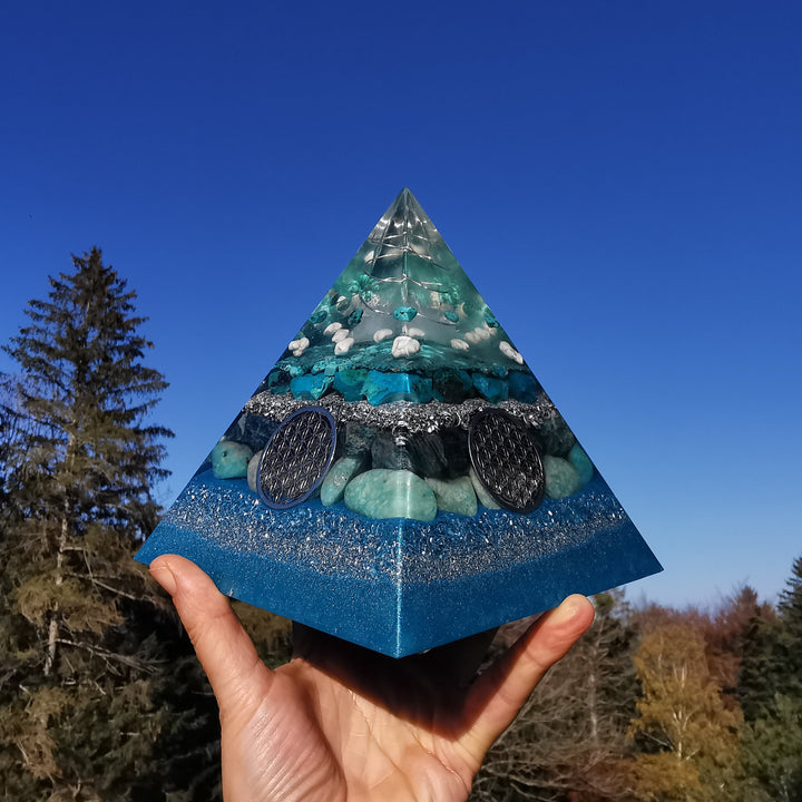 Orgone Pyramide EMOTIONALE HEILUNG Türkis Chrysokoll Magnesit Apatit Amazonit 15cm