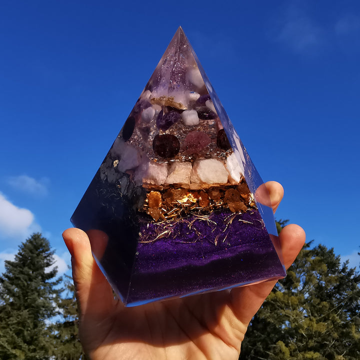 Orgone Pentagonal Pyramide SPIRITUELLE WANDLUNG 12cm