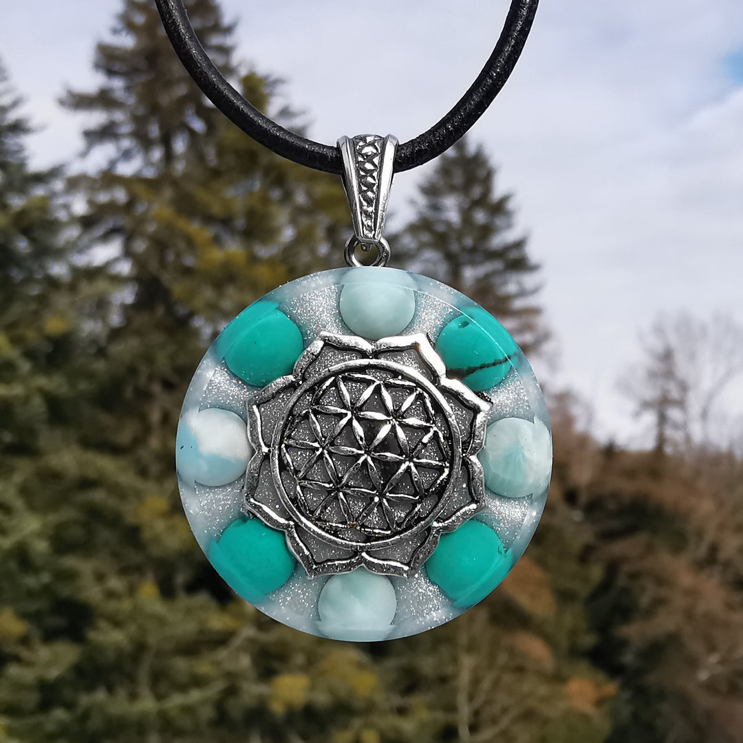 Orgone Anhänger GEBORGENHEIT & SEELENFRIEDEN mit echtem Arizona Türkis & Larimar Lebensblume S925