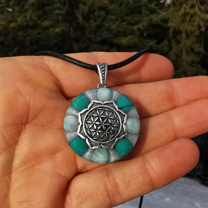 Orgone Anhänger GEBORGENHEIT & SEELENFRIEDEN mit echtem Arizona Türkis & Larimar Lebensblume S925