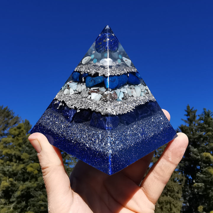 Orgone Pyramide WAHRHEIT FREIHEIT GEBORGENHEIT 8.5cm