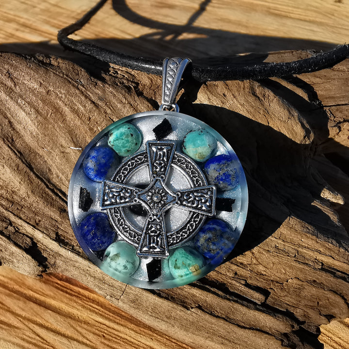 Orgone Anhänger WAHR NEHMEN mit Chrysokoll und Lapislazuli Kelten Kreuz S925