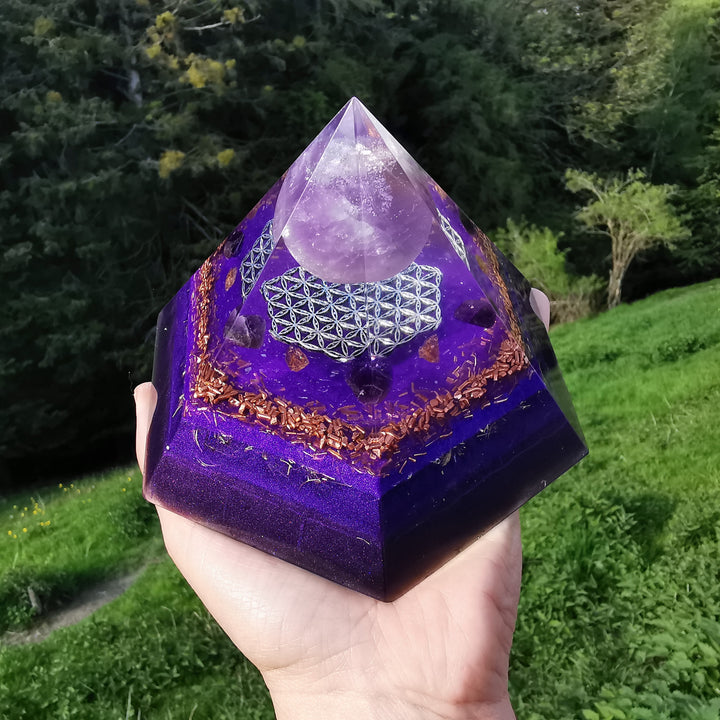 Orgone Hexagonal Pyramide VIOLETTE FLAMME 15cm