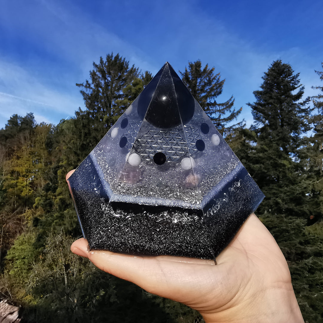 Orgone Hexagonal Pyramide EMF-SCHUTZ & ZENTRIERUNG 15cm