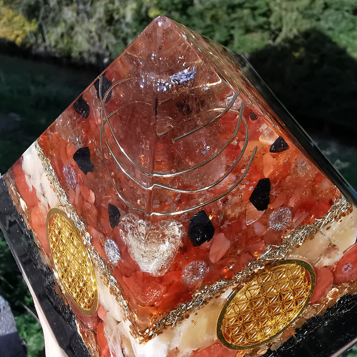 Orgone Pyramide LICHTHÜTER 15cm