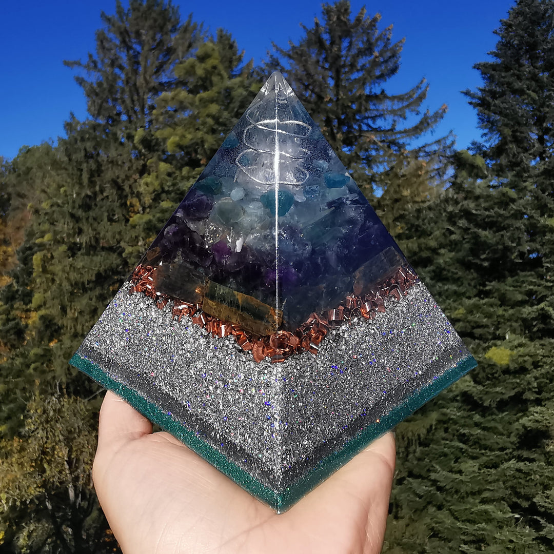 Orgone Pyramide AUFWÄRTS 11.5cm