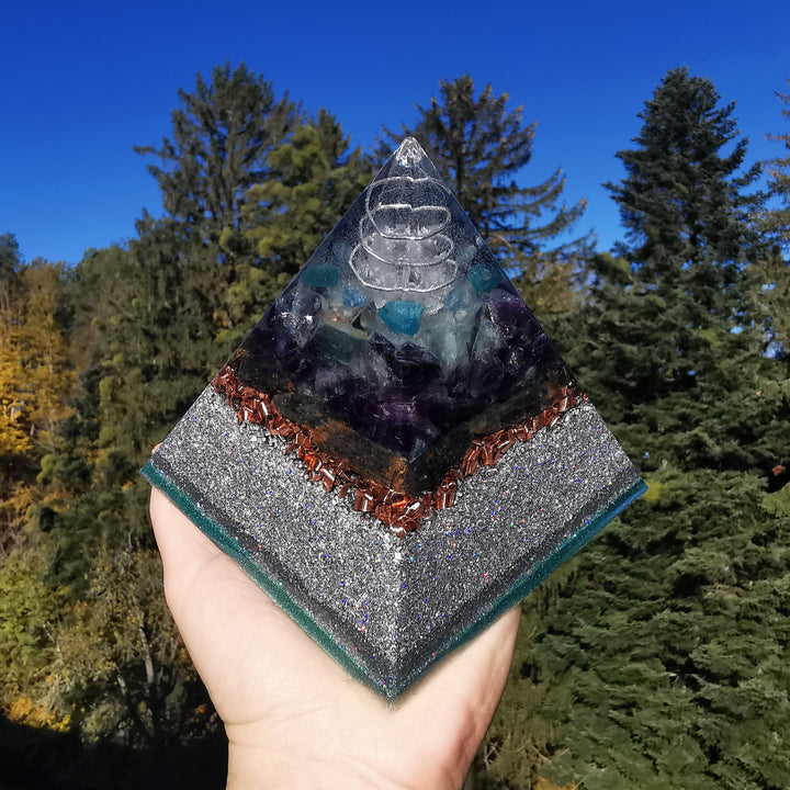 Orgone Pyramide AUFWÄRTS 11.5cm