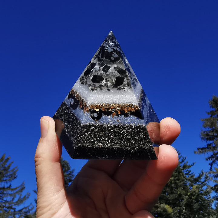 Orgone Pentagonal Pyramide LICHT & SCHUTZ 7cm