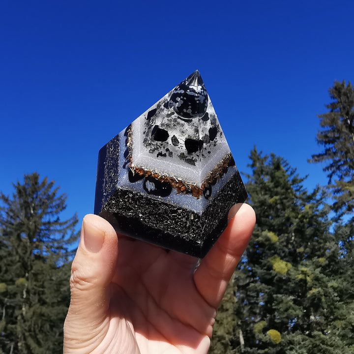 Orgone Pentagonal Pyramide LICHT & SCHUTZ 7cm