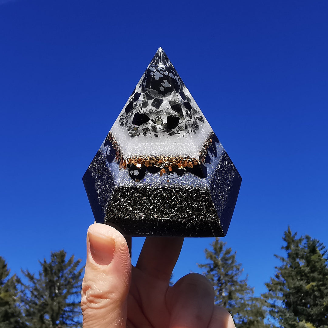 Orgone Pentagonal Pyramide LICHT & SCHUTZ 7cm