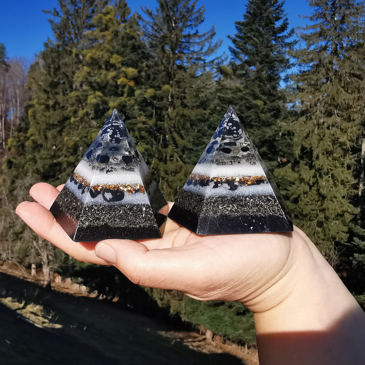 Orgone Pentagonal Pyramide LICHT & SCHUTZ 7cm